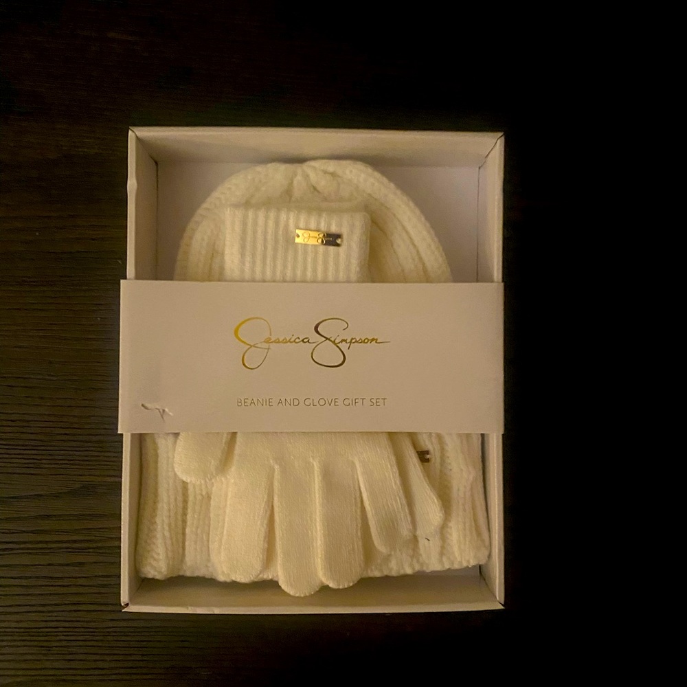 NEW Jessica Simpson beanie hat and glove gift set